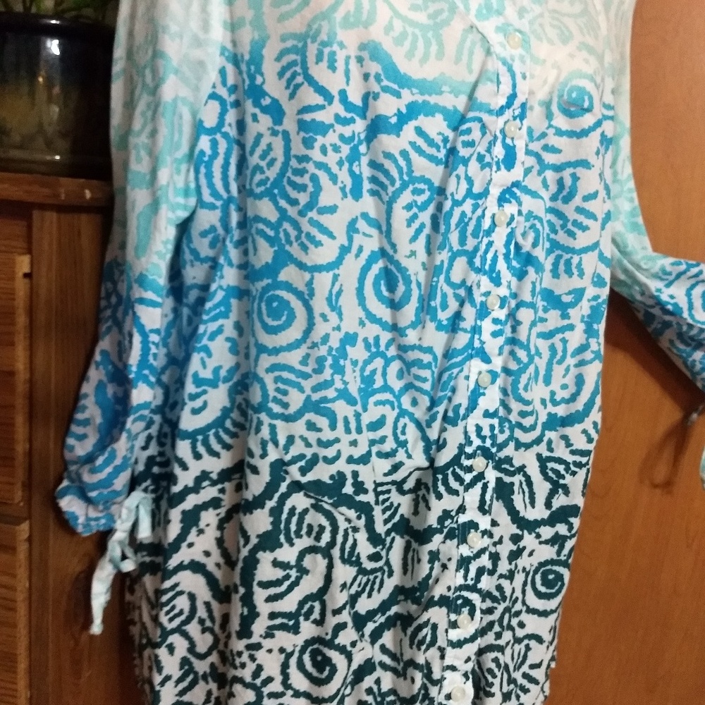 Pretty button down shirt. - Picture 2 of 3